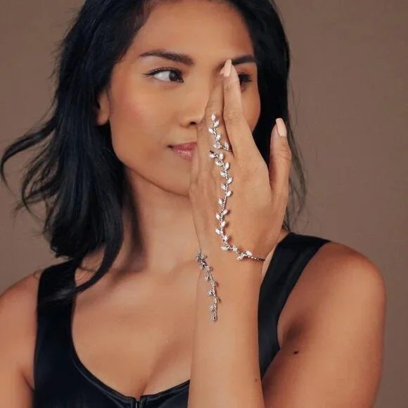 Fashion Rhinestone Finger Bracelet Women Charm Silver Shiny Lucky Leaf Bracelet - Picture 2 of 4